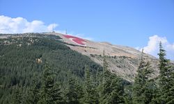 Kahramanmaraş'ın zirvesine dev Türk bayrağı ve İstiklal Madalyası işleniyor