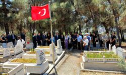 Karabük'te 15 Temmuz şehitleri Metin Arslan ve Barış Efe mezarları başında anıldı