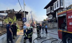 Kastamonu'da metruk binada çıkan yangın hasara neden oldu