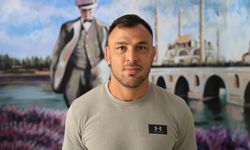 Kırkpınar'ın en yaşlı başpehlivanı Osman Aynur, dualı çayırı bırakmak istemiyor