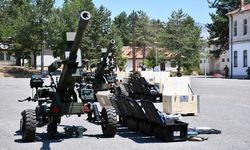Kuzey Makedonya'nın Türkiye'den temin ettiği obüs ve askeri teçhizat törenle tanıtıldı