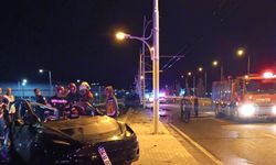 Malatya'da direğe çarpan otomobildeki 2 kişi hayatını kaybetti