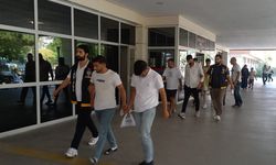 Manisa'da kendilerini savcı ve polis olarak tanıtarak dolandırıcılık yapan 5 kişi tutuklandı