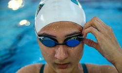 Milli paralimpik sporcu Melda Kolayca olimpiyat için yüzüyor