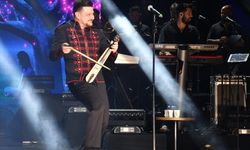 Müzisyen Ekin Uzunlar, Harbiye'de konser verdi