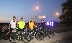 Rizeli grup, 15 Temmuz'a ithafen Ankara'dan Rize'ye pedal çevirdi
