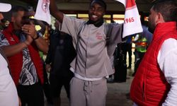 Samsunspor'un yeni transferi Antoine Makoumbou kente geldi
