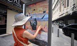 Sanatçı Albayrak'ın 'Kayıp Elçi' resmi, Belçika'da 'Onboards Biennale' kapsamında kamusal alanda sergileniyor