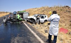 Şanlıurfa'da otomobille traktörün çarpıştığı kazada 1 kişi öldü, 2 kişi yaralandı
