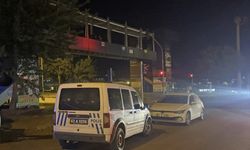 Şanlıurfa'da üst geçitten düşen polis memuru yaralandı