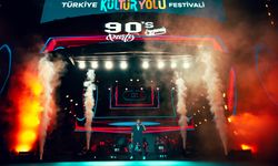Şarkıcı Gökhan Tepe, Van Kültür Yolu Festivali'nde konser verdi