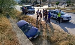 Sinop'ta kamyonla çarpışan otomobildeki anne ve oğlu yaralandı
