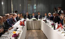 TBMM Dışişleri Komisyonu Başkanı Oktay, Tiran'da Türk iş insanlarıyla bir araya geldi