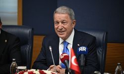 TBMM Milli Savunma Komisyonu Başkanı Akar, KKTC Cumhuriyet Meclisi heyetiyle görüştü