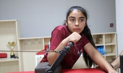 Teneffüste bilek güreşi yaparken keşfedilen Kilisli kızların bileği bükülmüyor