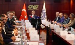 Ticaret Bakanı Bolat, Uluslararası Nakliyeciler Derneği'ni ziyaret etti: