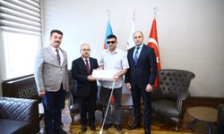 TİKA'dan Azerbaycanlı görme engelli gazilere akıllı baston desteği