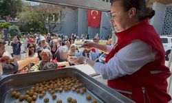 Türk Kızılay İstanbul'da 15 Temmuz şehitleri anısına ikramda bulundu