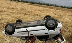 Uşak'ta tarlaya devrilen otomobildeki 3 kişi yaralandı