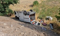 Van'da minibüsle otomobilin çarpıştığı kazada 11 kişi yaralandı