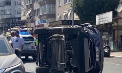 Yalova'da bir aracın 2 otomobile çarptığı anlar güvenlik kamerasında