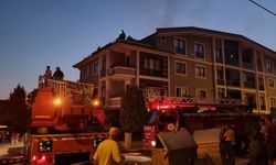 Yalova'da yangın çıkan binanın balkonundan atlayan kişi yaralandı