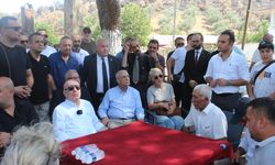 Zafer Partisi Genel Başkanı Özdağ, İzmir'de yangın bölgesinde incelemelerde bulundu