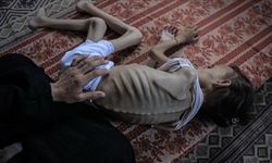 İsrail'in kıtlığı dayattığı Gazze'de son 24 saatte 2'si çocuk 7 Filistinli daha açlıktan hayatını kaybetti