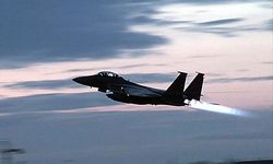 ABD Donanması'na Ait Savaş Uçağı, Virginia Açıklarında Okyanusa Düştü; Pilot Kurtarıldı