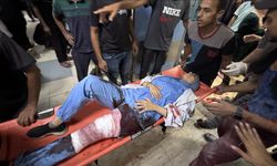 İsrail'in Gazze'de Nasır Hastanesi'ne düzenlediği saldırıda 4'ü gazeteci olmak üzere 15 kişi hayatını kaybetti