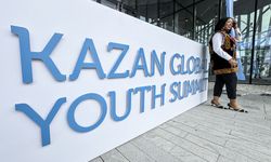 4. Kazan Küresel Gençlik Zirvesinde yeni medya ve yapay zekanın eğitime etkisine dair oturum