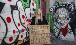 ABD'li aktivist Kadıköy'deki bireysel eylemle Gazze'nin sesi olmak istiyor