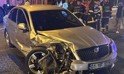 Adana'da 5 kişinin yaralandığı trafik kazası güvenlik kamerasında