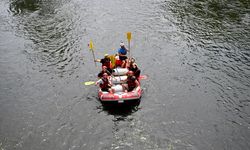 Adrenalin tutkunları Melen Çayı'nda rafting heyecanı yaşadı