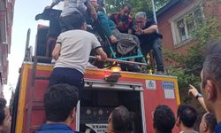 Ağrı'da binada çıkan yangında dumandan etkilenen 15 kişi ekiplerce kurtarıldı
