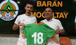 Alanyaspor'da 4 transfer için imza töreni