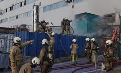 Arnavutköy'de fabrikada çıkan yangına müdahale ediliyor