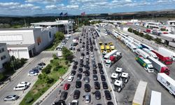Avrupa'ya açılan sınır kapılarında gurbetçilerin dönüş hareketliliği sürüyor