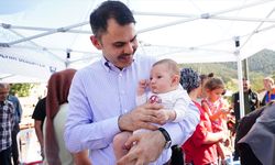 Bakan Kurum, Sındırgı'da depremde hasar gören köyleri ziyaret etti: