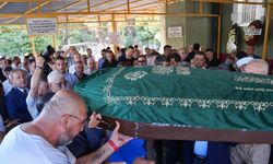 Balıkesir merkezli depremde hayatını kaybeden kişinin cenazesi İzmir'de defnedildi