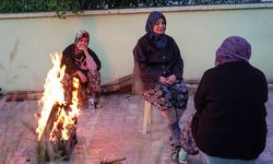 Balıkesir Sındırgı merkezli depremlerin hasara neden olduğu mahallelerin sakinleri geceyi sokakta geçirdi