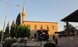 Balıkesir Sındırgı'daki 6,1'lik deprem anı caminin güvenlik kamerasınca görüntülendi