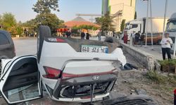 Burdur'da panelvanın otomobile çarpması sonucu 6 kişi yaralandı
