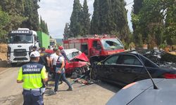 Bursa'da 2 otomobil çarpıştı, 1 kişi öldü, 7 kişi yaralandı