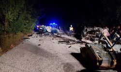 Çanakkale'de iki otomobilin çarpıştığı kazada 6 kişi hayatını kaybetti