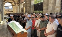 Çanakkale'deki trafik kazasında ölen 6 kişiden ikisinin cenazeleri Edirne'de toprağa verildi