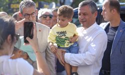 CHP Genel Başkanı Özel, Balıkesir'de ziyaretlerde bulundu