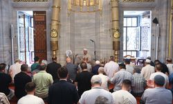 Diyanet İşleri Başkanı Erbaş, İstanbul Yeni Cami'de namaz kıldırdı