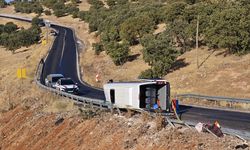 Diyarbakır'da minibüsün devrildiği kazada 1 kişi öldü, 15 kişi yaralandı