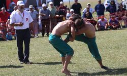 "EİT 2025 Turizm Başkenti Erzurum" etkinlikleri kapsamında karakucak güreşleri yapıldı